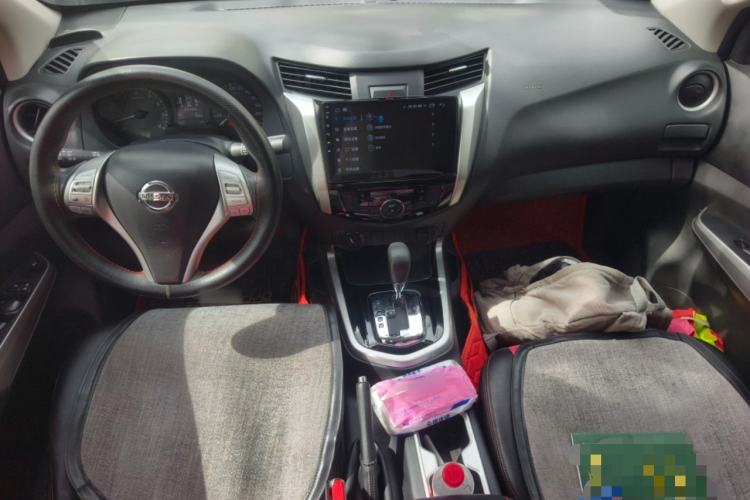 Used Nissan Navara 2017 2.5L Automatic 4x4 Luxury Edition QR25 Center Console