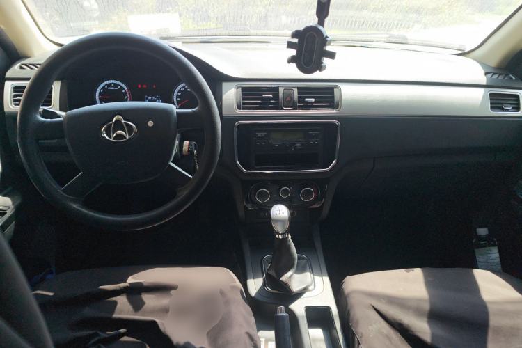 Used CHANGAN KAICHENG F300 2022 1.5L "True Fragrance" Long-Wheelbase DAM15KL Center Console