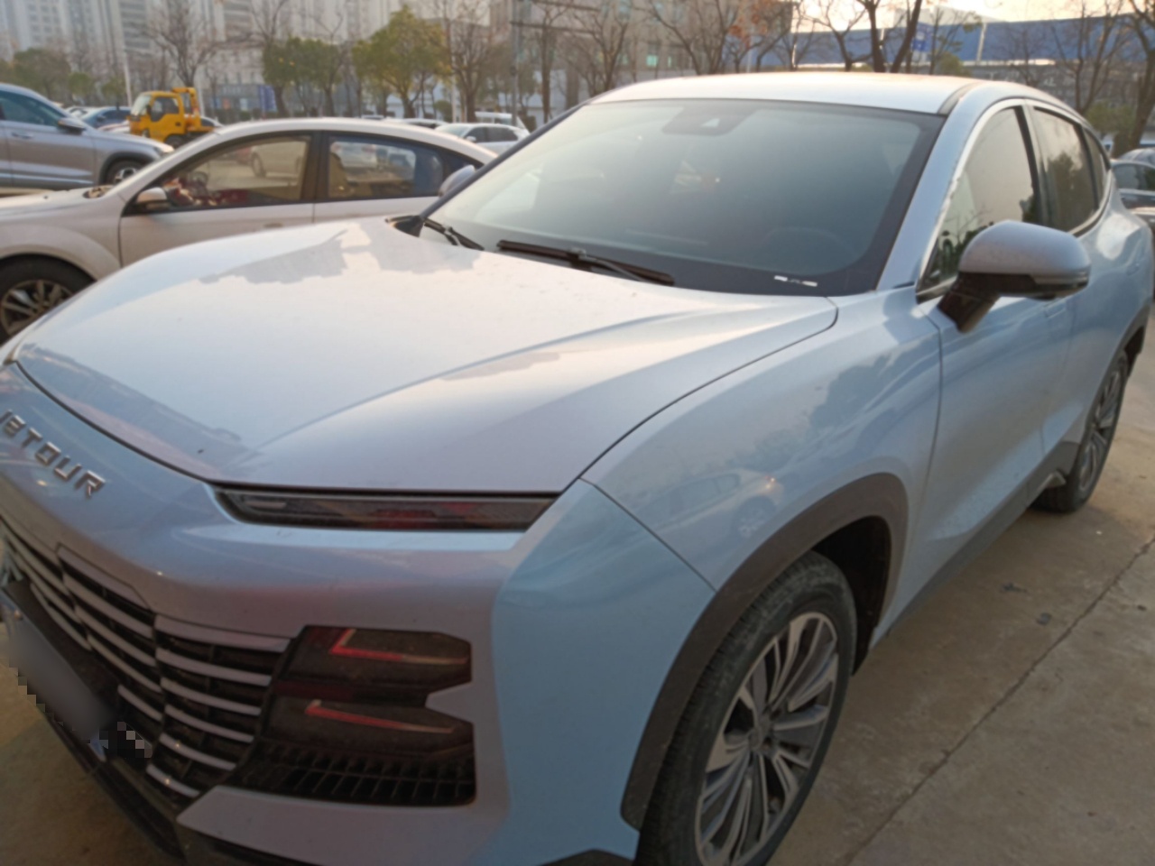 تحت مقدمة السيارة