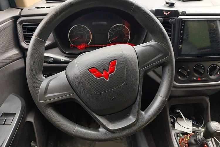 Used Wuling Hongguang V 2022 1.5L Jingqu Version Hydraulic Power Steering LAR