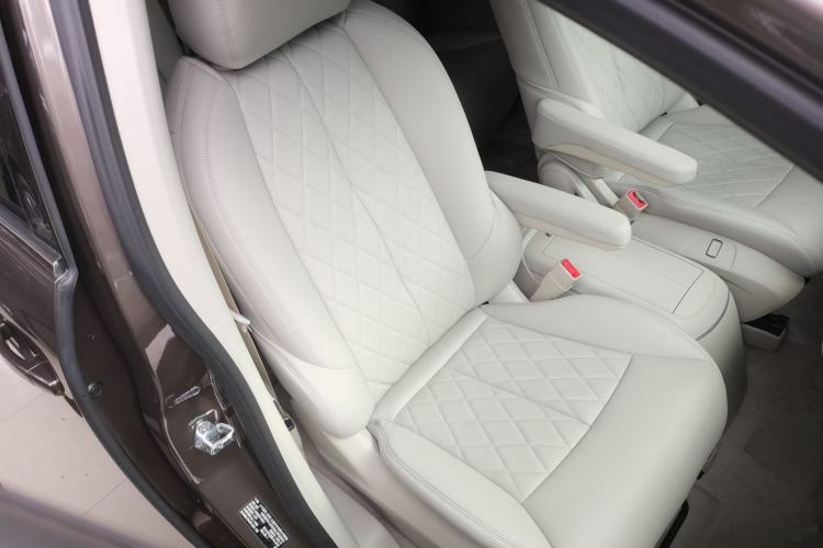 Used Buick GL8 2023 Land Executive Class Comfort Model