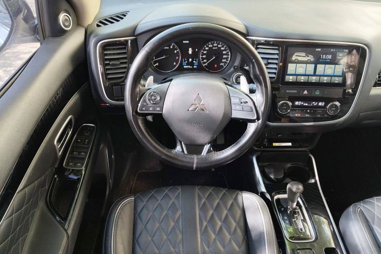 Used Mitsubishi Outlander 2021 2.4L 4x4 Zhi Xiang Edition 7 Seats