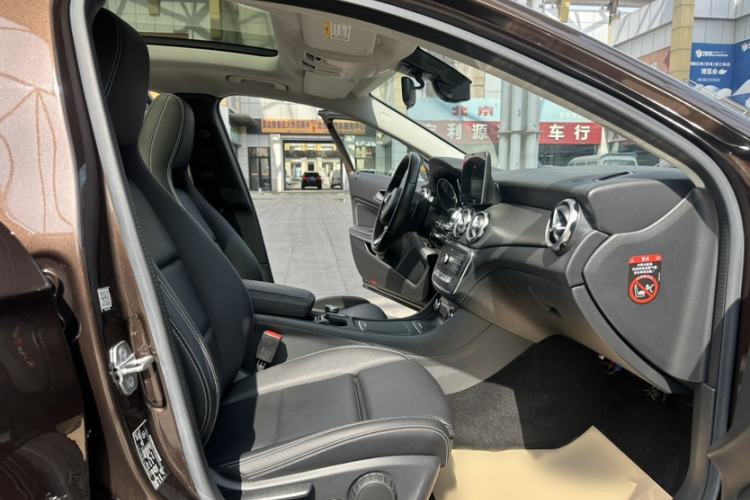 Used Mercedes-Benz GLA 2018 GLA 200 Sport Edition Right Front Seat