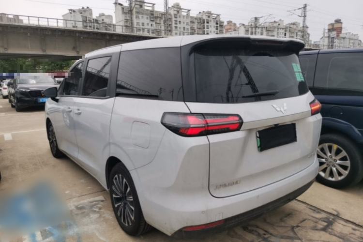 Used Wuling Starlight 730 2025 Model Plug-in Hybrid 125km Luxury Edition
