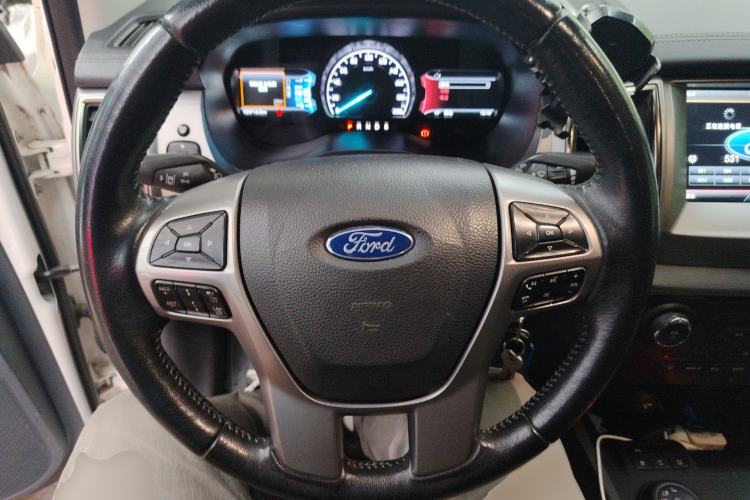 Used Ford Everest 2016 2.0T Gasoline Automatic 4x4 Luxury Edition
