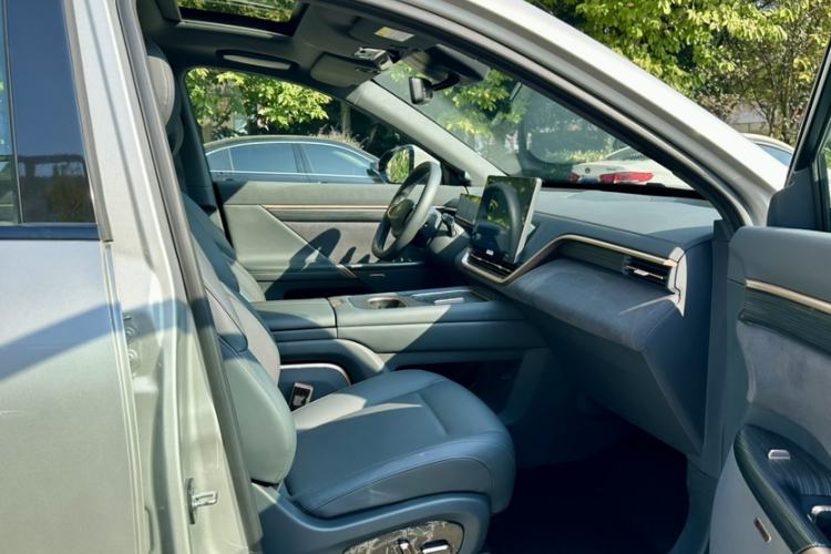 Used Dongfeng eπ eπ008 2024 210Max Range-Extended Version 6 Seats