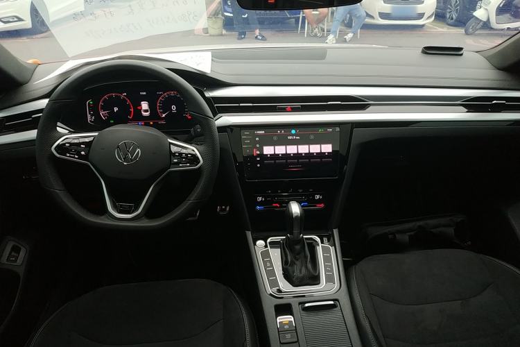 Used Volkswagen FAW-Volkswagen CC 2025 330TSI Ignite All-Inclusive Edition Center Console