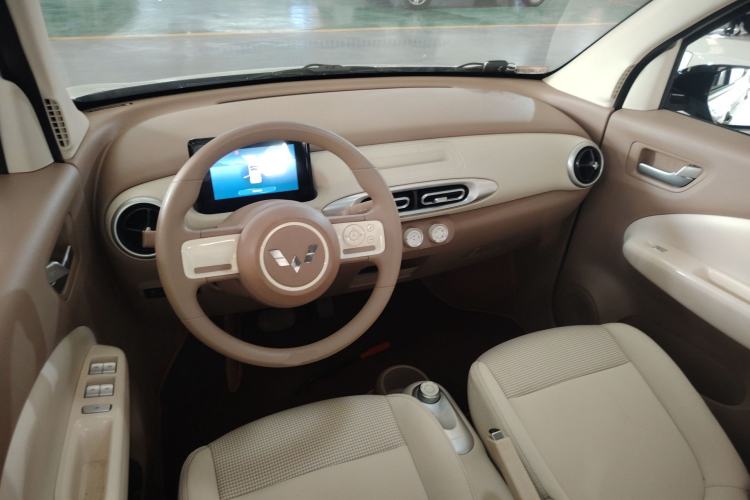 Used Wuling Hongguang MINIEV 2025 Four-Door Version Advanced Edition Center Console