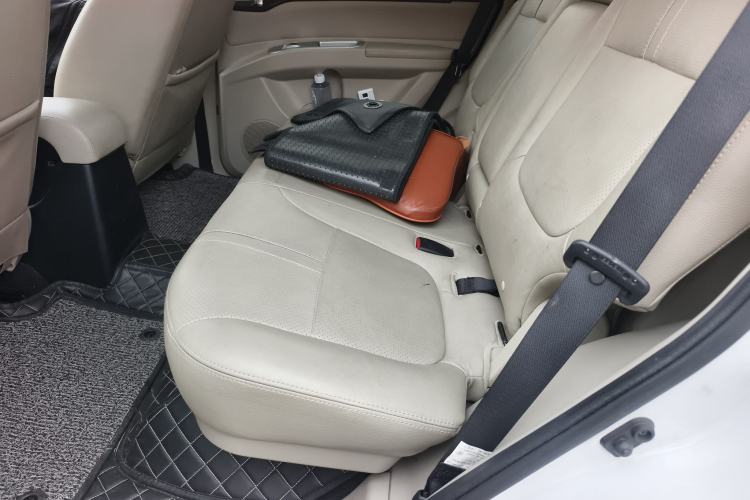 Used Mitsubishi Pajero Sport 2013 3.0L Automatic Two-Wheel Drive Luxury Edition Left Rear Seat