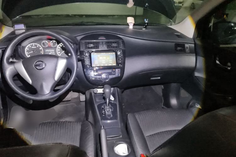 Used Nissan Tiida 2011 1.6L CVT Smart Version Center Console