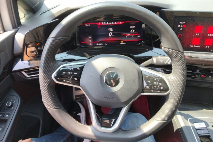 Used Volkswagen Golf 2023 Facelift 280TSI DSG R-Line
