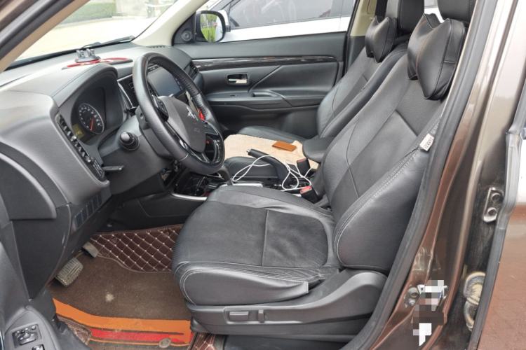 Used Mitsubishi Outlander 2017 2.0L Two-Wheel Drive Glory Edition 5 Seats Left Front Seat