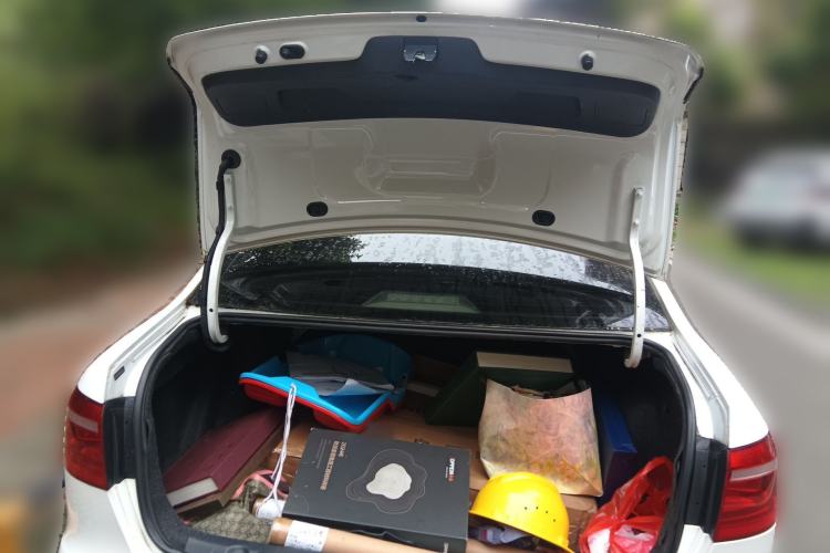 Used Volkswagen Lavida 2013 Revised Classic 1.6L Manual Fashion Edition Trunk