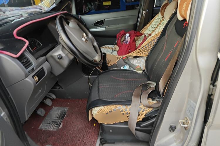 Used Dongfeng Shuaike 2013 Revised Version 1.5L Manual Comfort Trim 7 Seats China IV Standard
