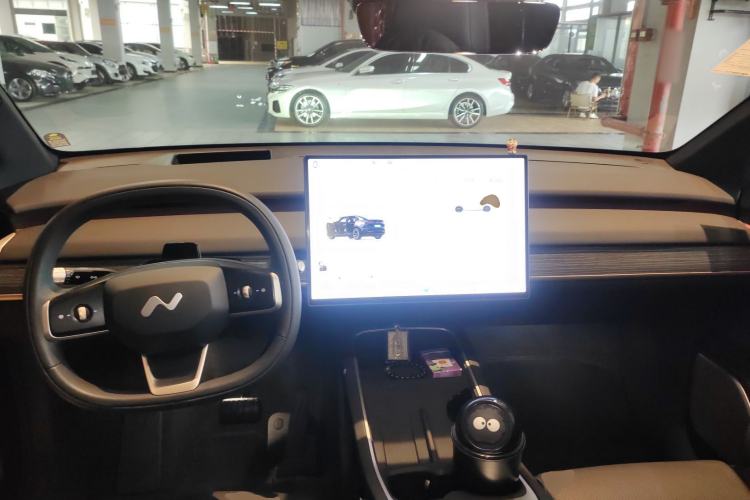 Used ONVO L60 2024 60 kWh Rear-Drive Version Center Console