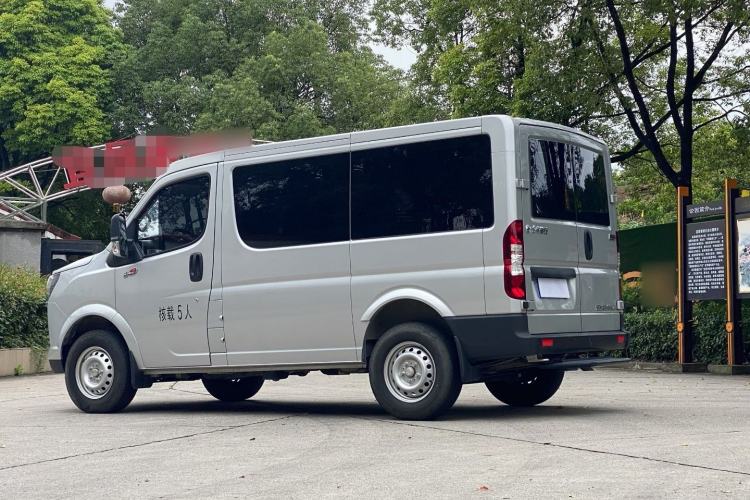 Used Dongfeng Yufeng Yufeng 2023 V9+ 2.0T Manual Front-Wheel-Drive Multi-Function Short-Chassis Low-Roof 5/6-Seater
