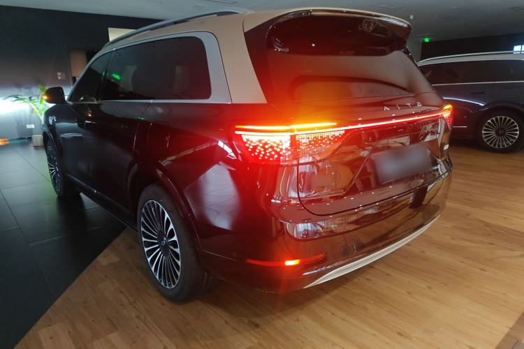 Used Hima AITO M9 2025 Extended-Range Ultra Version 52 kWh 5-Seater Edition Rear Left 45 Deg