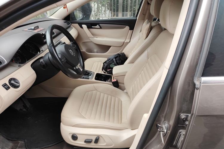 Used Volkswagen Magotan 2012 Revised Version 1.8TSI Leading Edition Left Front Seat