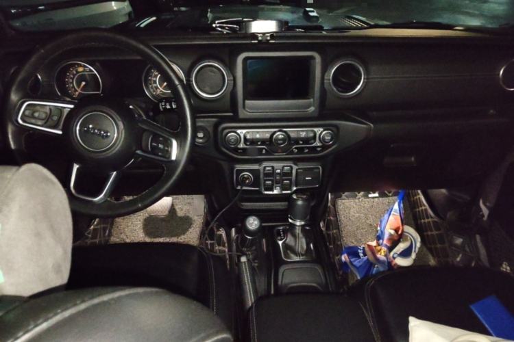 Used Jeep Wrangler 2018 2.0T Sahara Four-Door Edition
