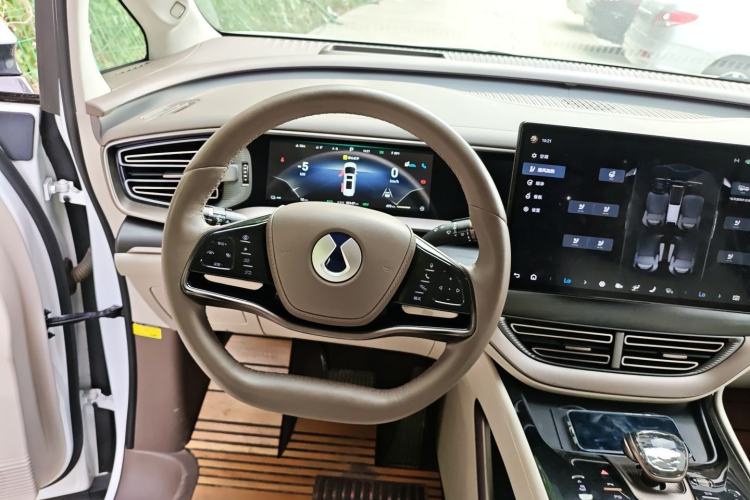 Used Denza D9 2022 DM-i 970 Four-Wheel Drive Flagship Model
