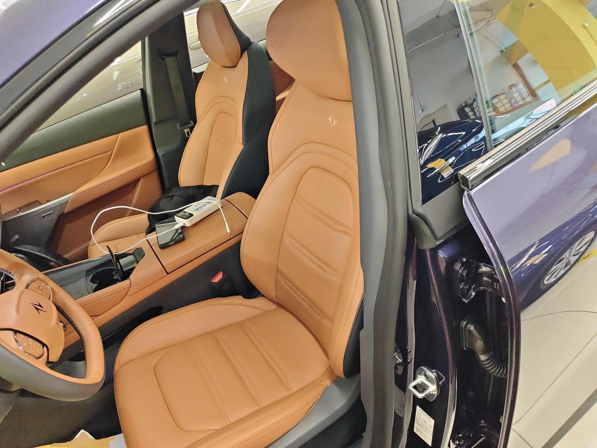 Переднее сиденье в автомобиле