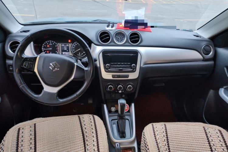 Used Suzuki Vitara 2016 1.4T Automatic Two-Wheel Drive Elite Model Center Console