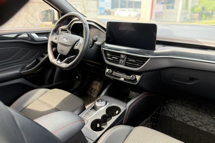 Used Ford Focus 2021 Hatchback EcoBoost 180 Automatic ST Line Interior 7