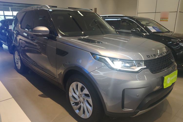 Used Land Rover Discovery 2023 300PS S Front Right 45 Deg