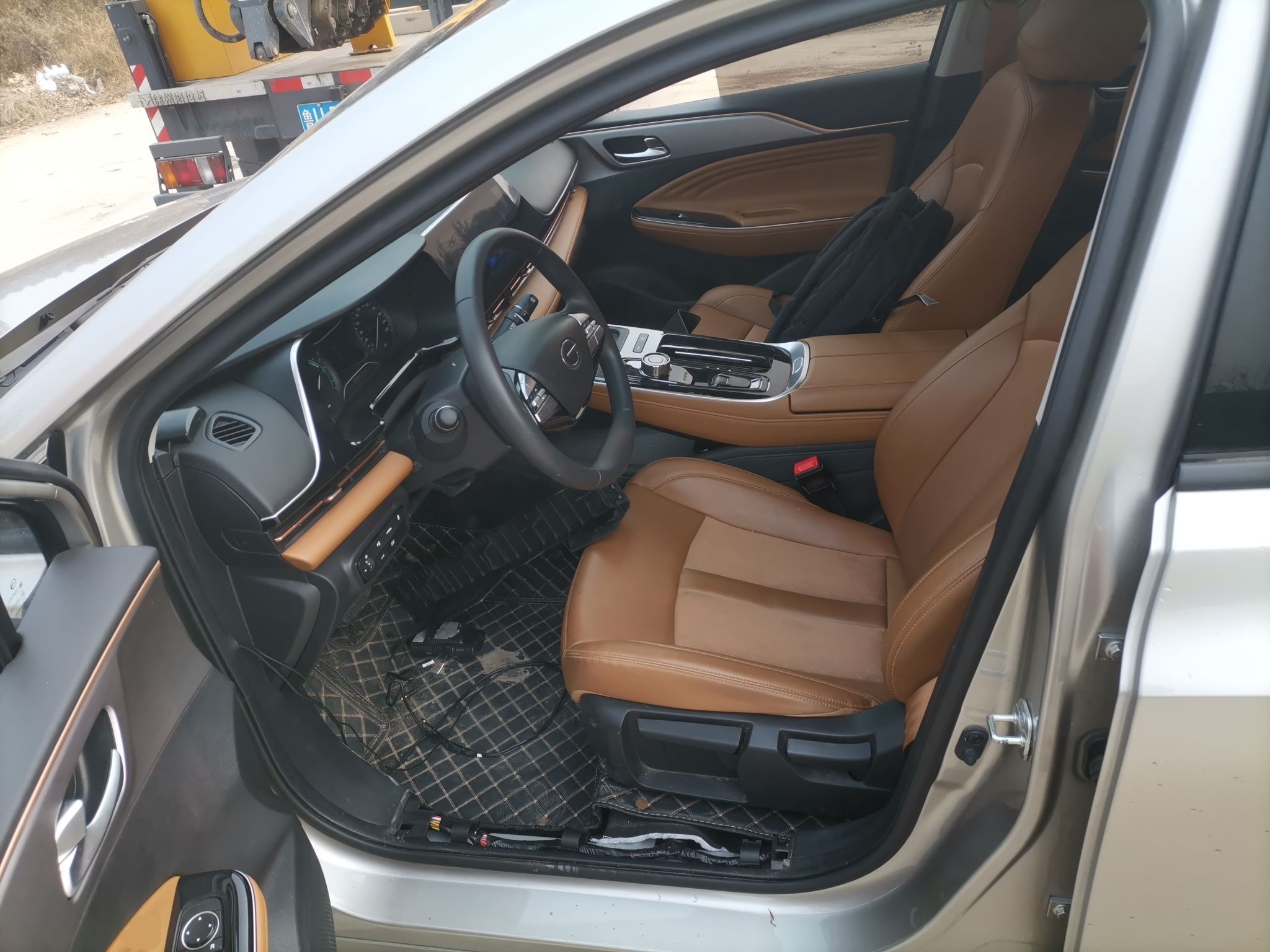 المقاعد الأمامية داخل السيارة