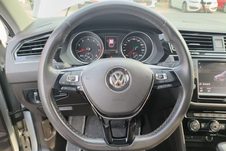 Used Volkswagen Tiguan L 2017 330TSI Automatic Two-Wheel Drive Luxury Edition