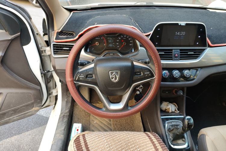 Used Baojun 310W 2017 1.5L Manual Fashion Model China V