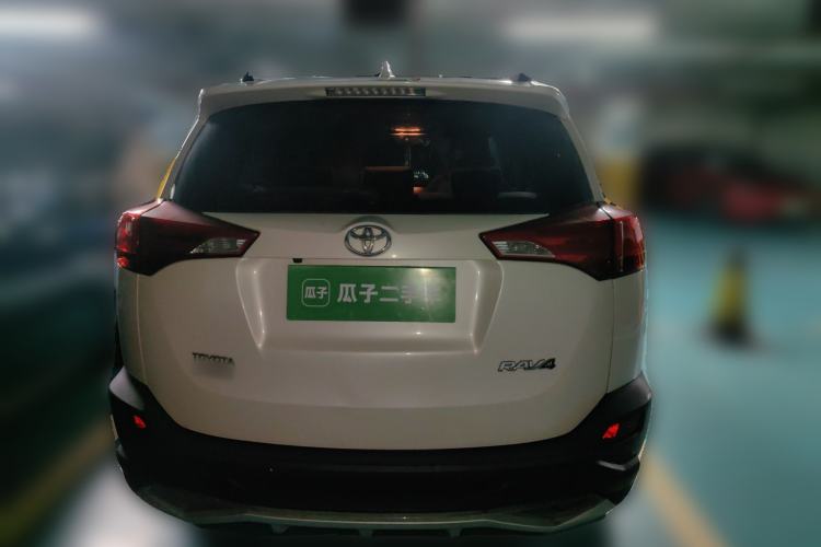 Used Toyota RAV4 2015 2.0L CVT Two-Wheel Drive Fashion Edition Rear