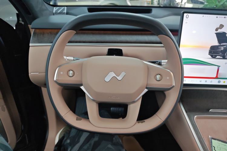 Used ONVO Luxeed L90 2025 Model—Max Six-Seater Version
