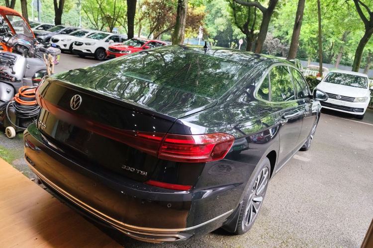 Used Volkswagen Passat 2022 330TSI Starry Luxury Edition Rear Right 45 Deg