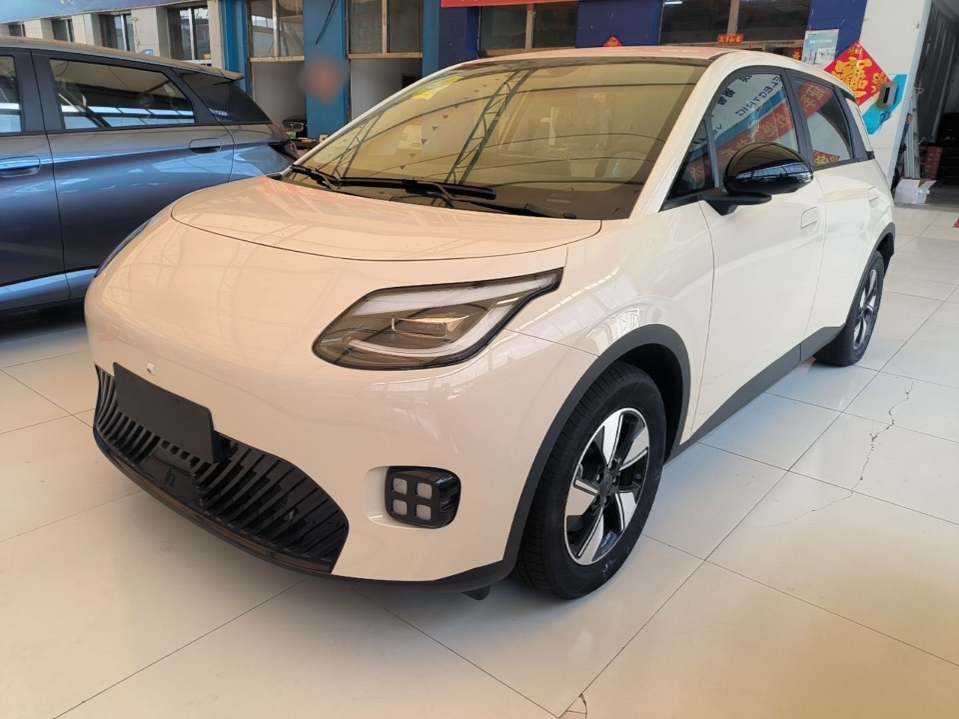 Unter der Vorderseite des Autos