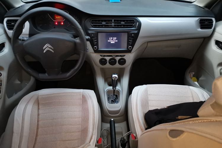 Used Citroen Elysee 2015 ZhiShang Edition 1.6L Automatic Comfort Version Center Console