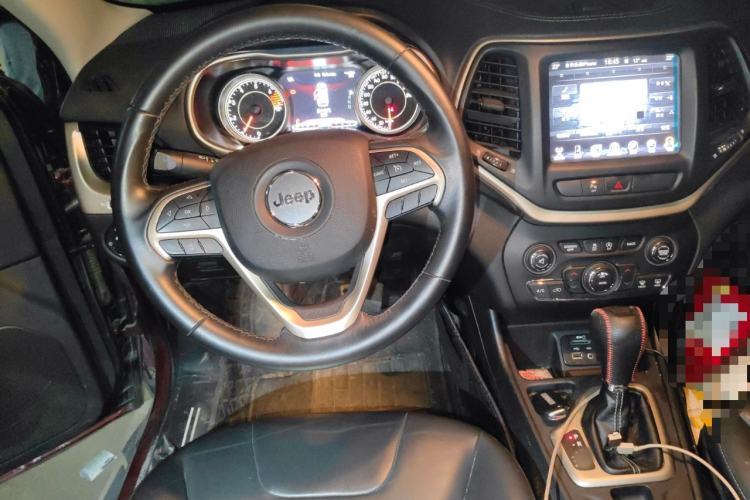 Used Jeep Cherokee 2016 2.4L Leading Smart Version
