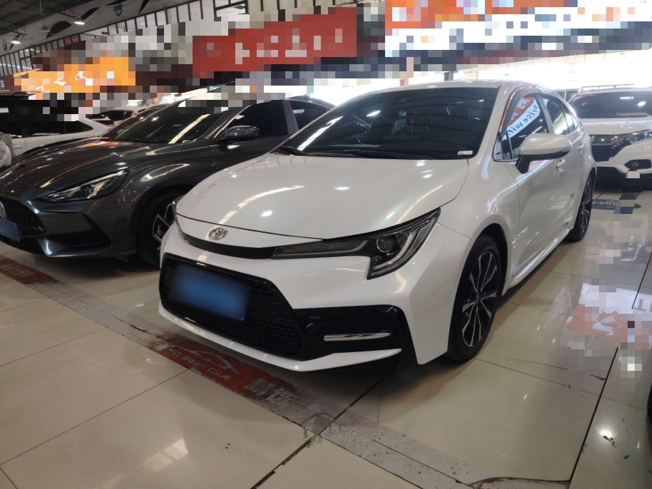 تحت مقدمة السيارة