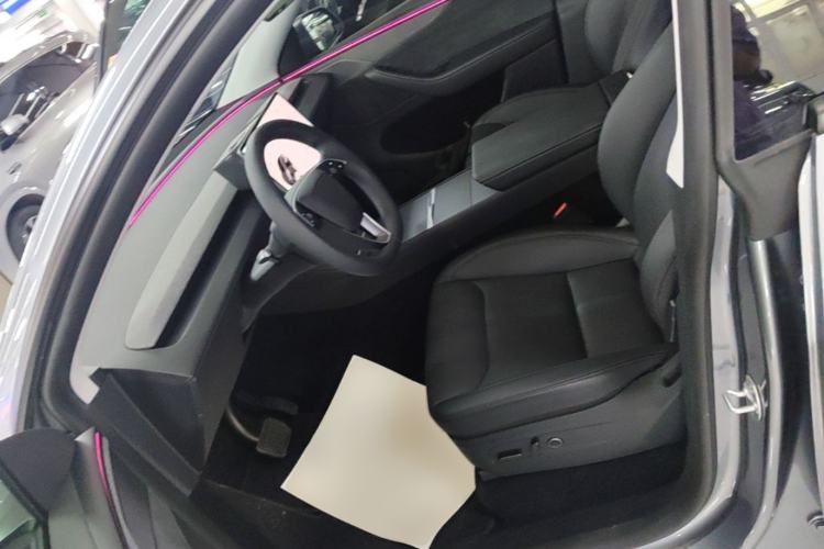 Used Tesla Model Y 2025 Long-Range All-Wheel-Drive Version

