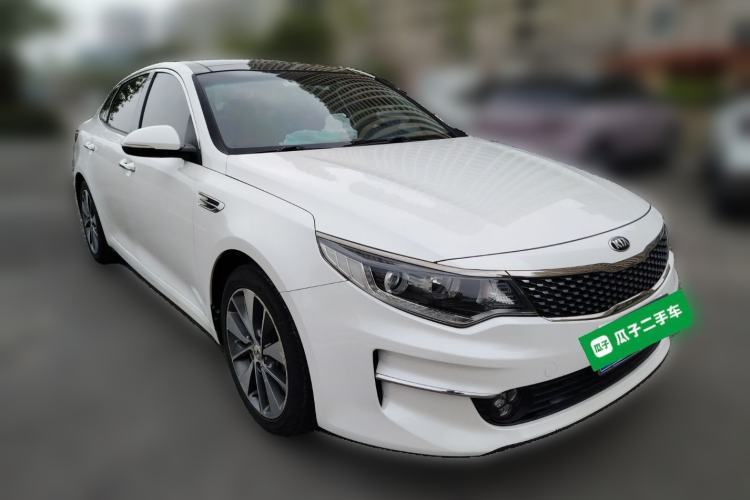 Used Kia K5 2016 2.0L Automatic LUX Front Right 45 Deg