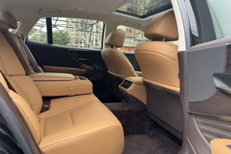 Used Lexus LS 2020 500h Excellence Edition China VI standard
