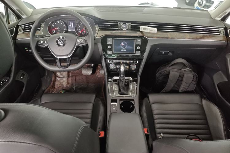 Used Volkswagen Magotan 2018 Facelift 330TSI DSG Luxury Model Center Console