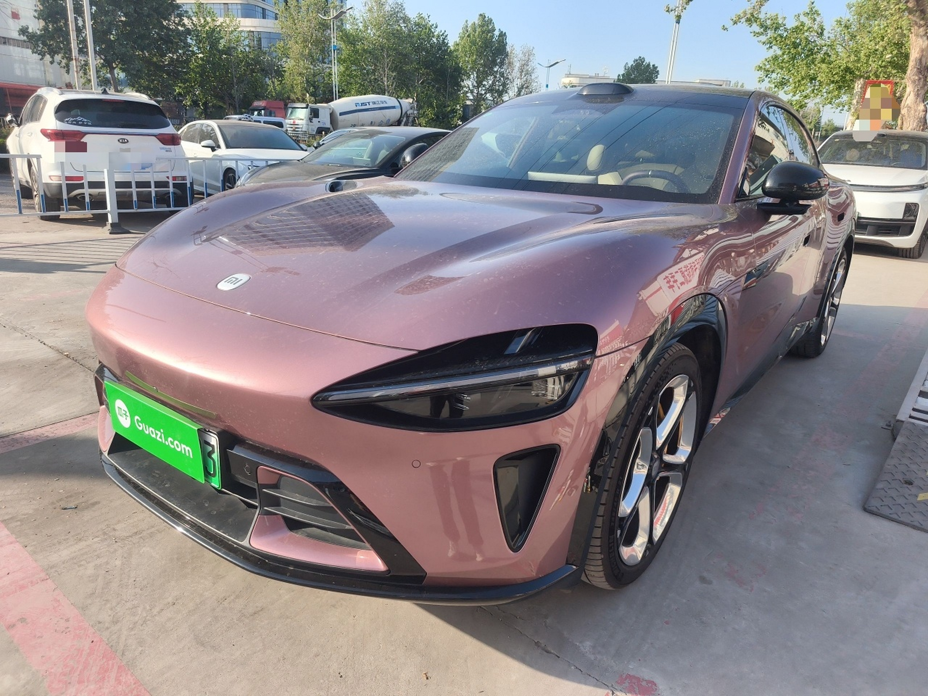 تحت مقدمة السيارة