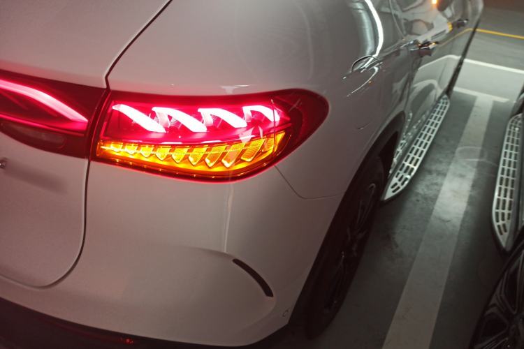 Used Mercedes-Benz EQE SUV 2024 350 4MATIC Pioneer Edition Right Rear Taillight