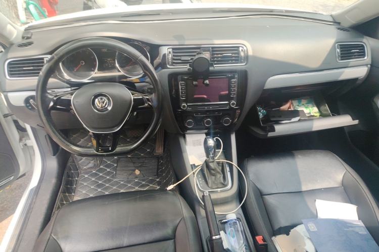 Used Volkswagen Sagitar 2015 1.6L Automatic Comfort Model
