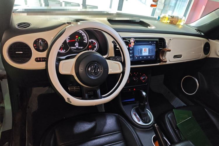 Used Volkswagen Beetle 2014 1.2TSI Comfort Model Center Console