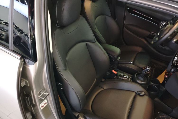 Used MINI 2023 Updated 1.5T COOPER Artist Five-Door Edition Right Front Seat