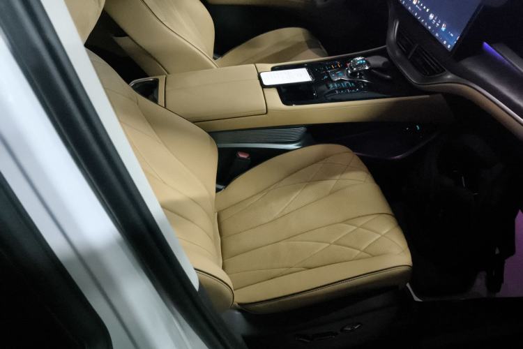 Used Denza D9 2024 DM-i 980 Four-Wheel Drive Prestige Model
