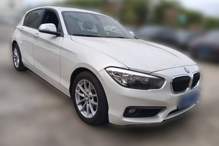 Used BMW 1 Series 2018 118i Leading Model Front Right 45 Deg