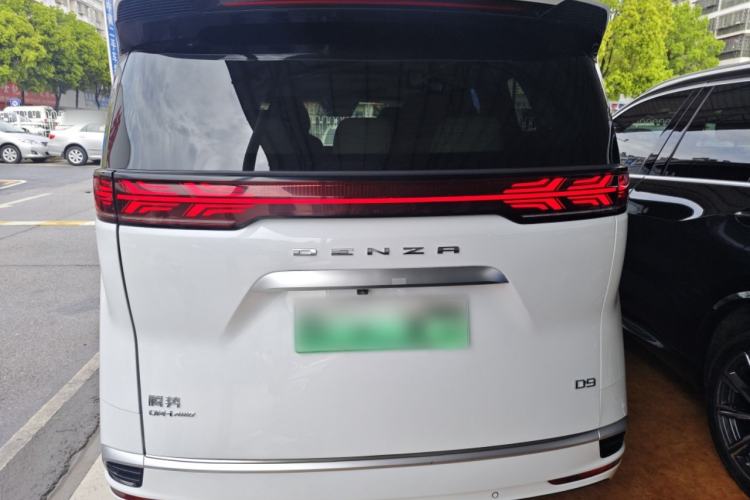 Used Denza D9 2022 DM-i 970 Four-Wheel Drive Prestige Model Rear